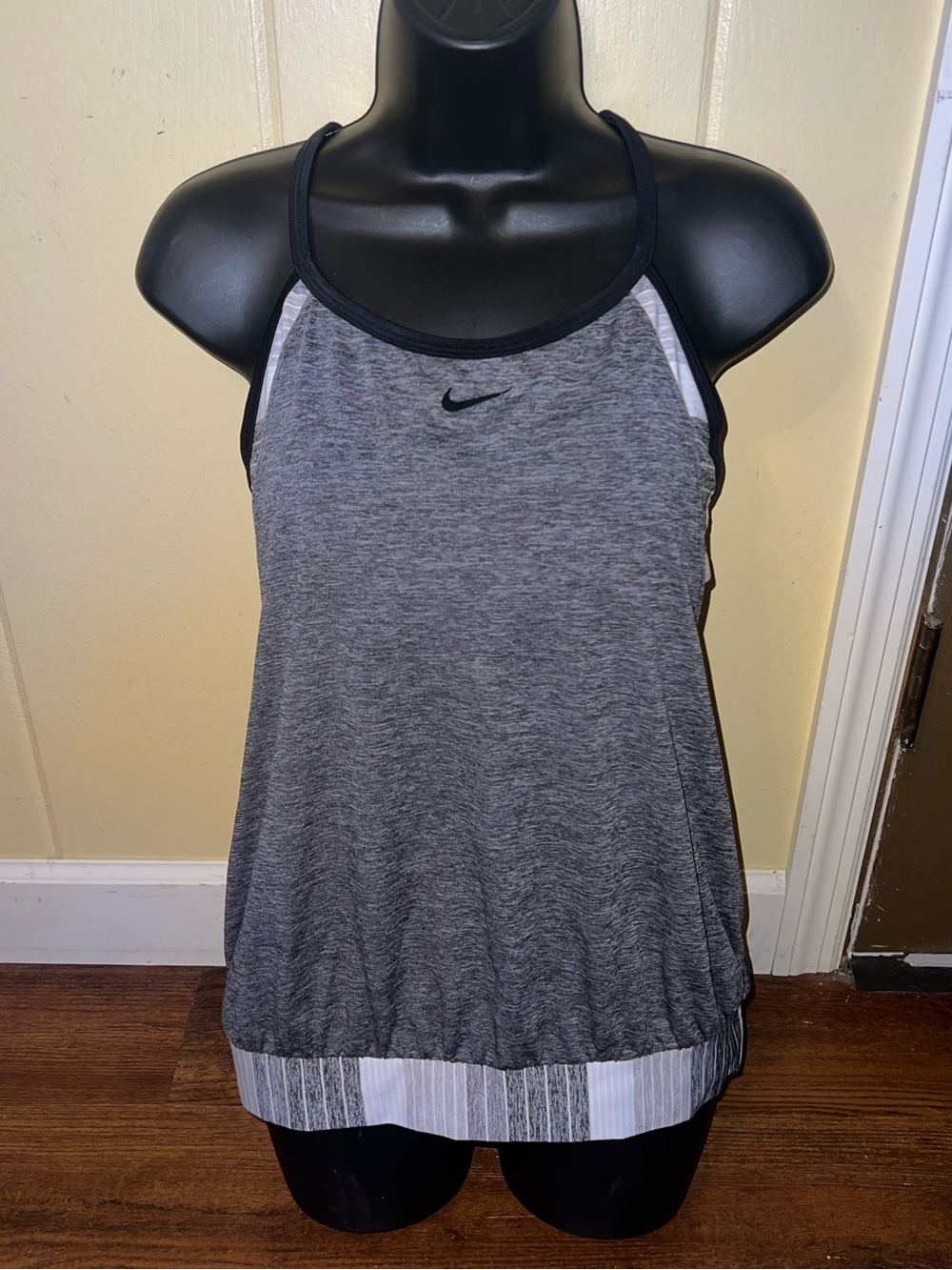 Nike Layered Tank Top Sporty Activewear Gray Heathered White Sports Bra Size L